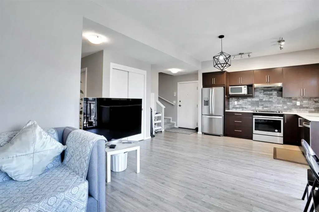 325 Redstone Walk NE, #201