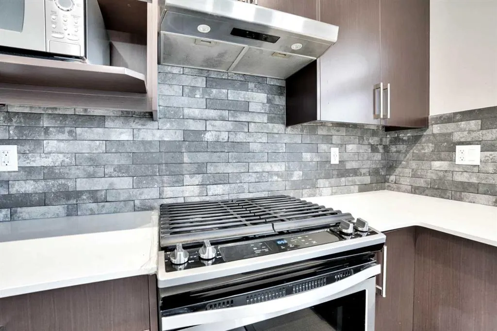 325 Redstone Walk NE, #201