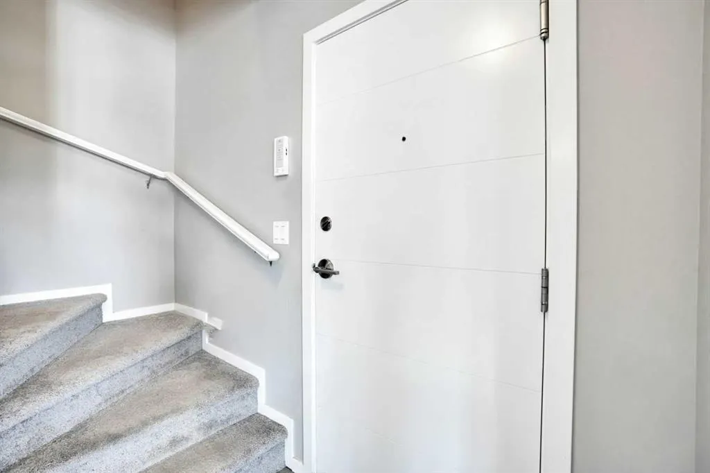 325 Redstone Walk NE, #201