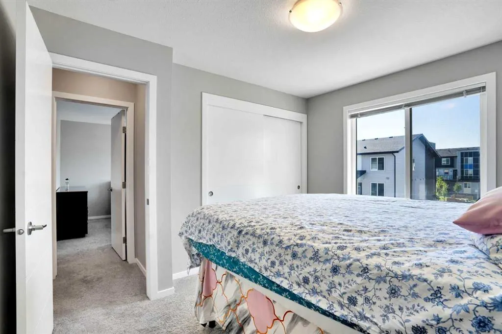 325 Redstone Walk NE, #201