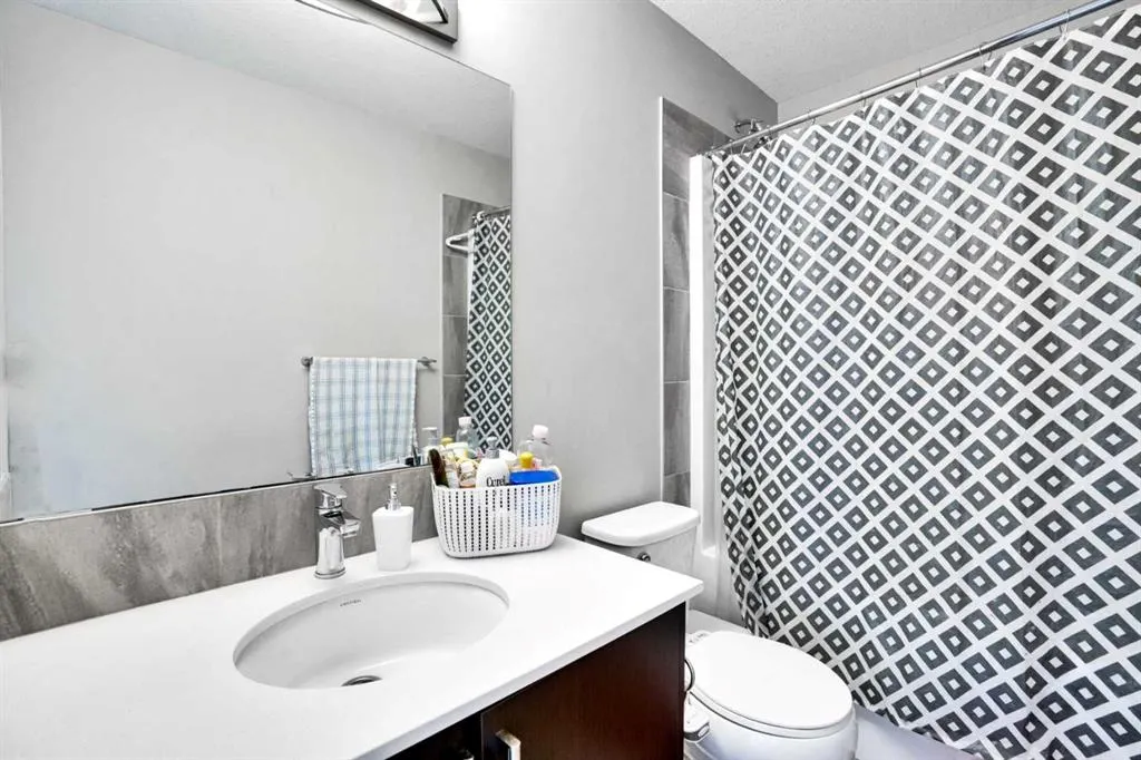 325 Redstone Walk NE, #201