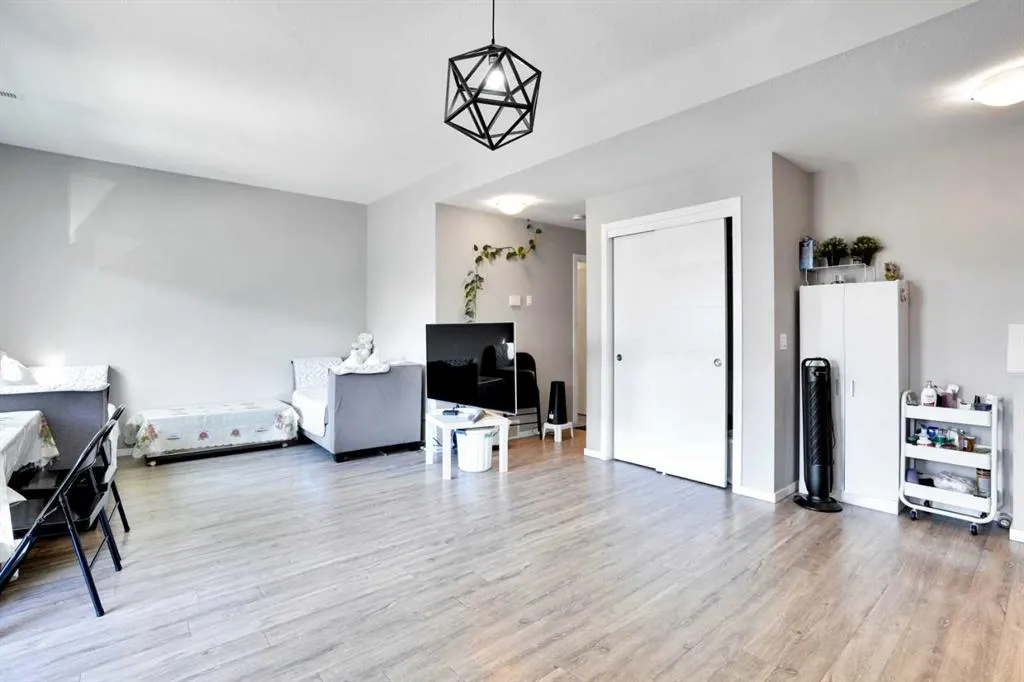 325 Redstone Walk NE, #201