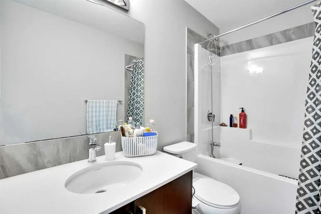 325 Redstone Walk NE, #201