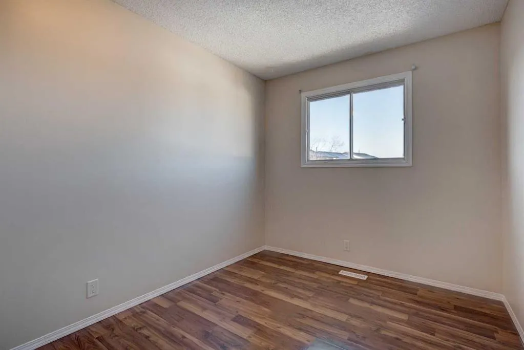 27 Castleridge Road NE