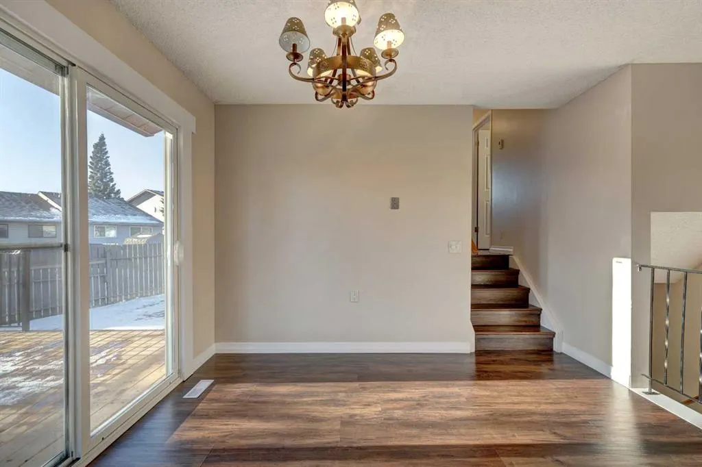 27 Castleridge Road NE