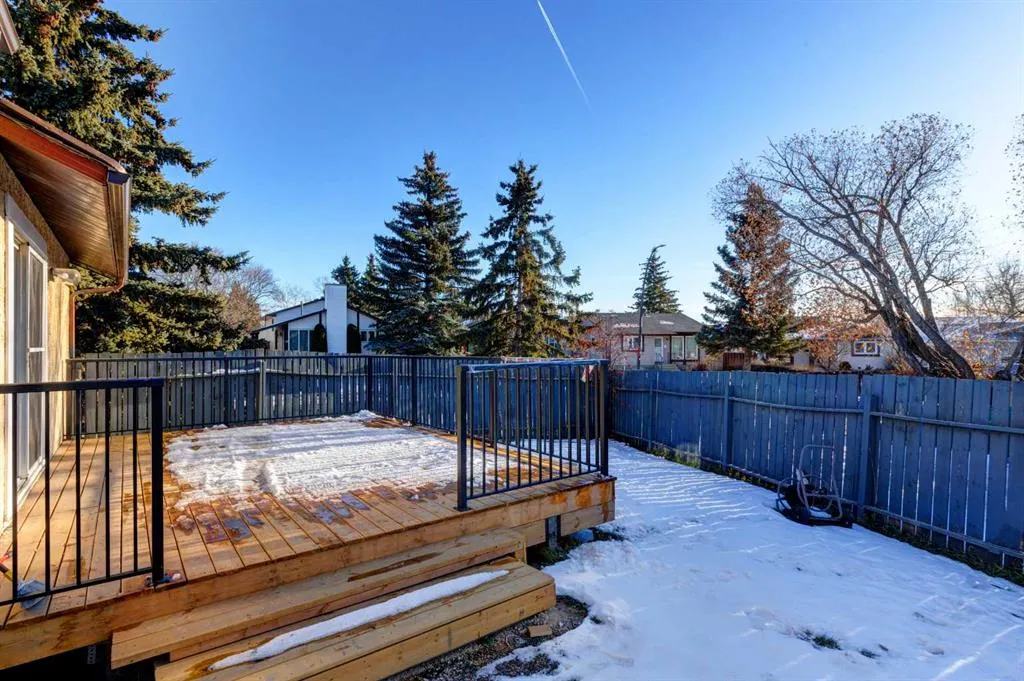 27 Castleridge Road NE
