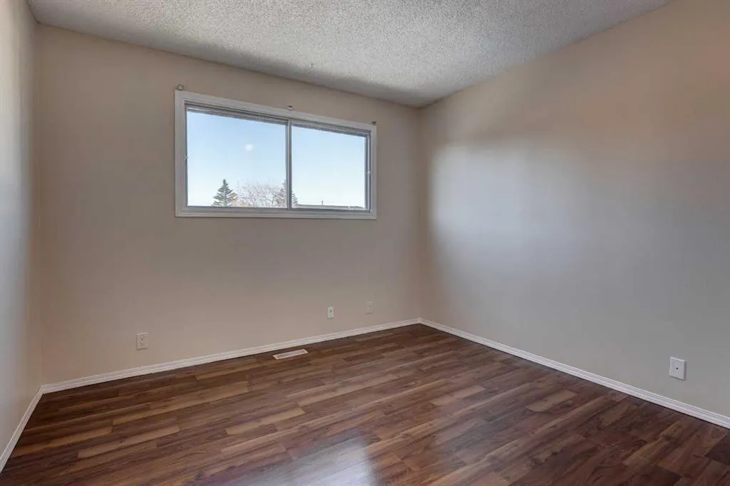 27 Castleridge Road NE
