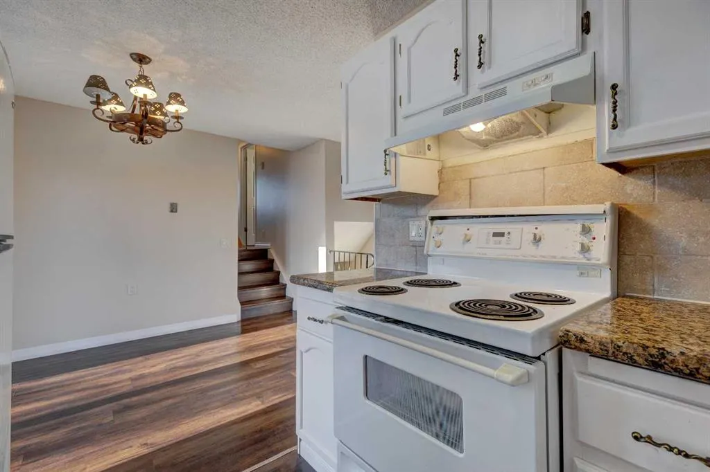 27 Castleridge Road NE