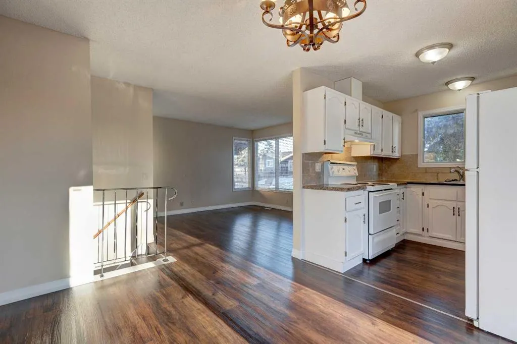 27 Castleridge Road NE
