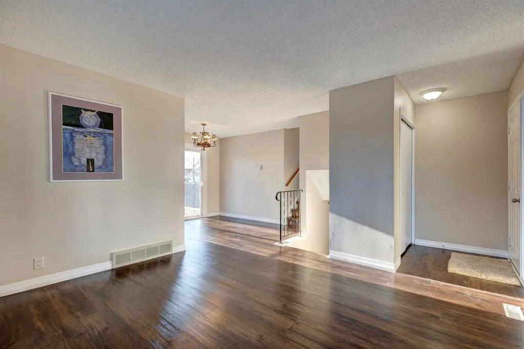 27 Castleridge Road NE