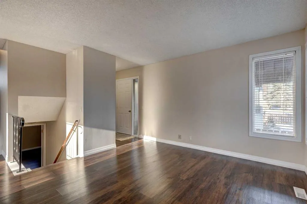 27 Castleridge Road NE