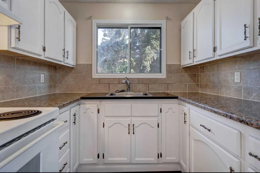 27 Castleridge Road NE