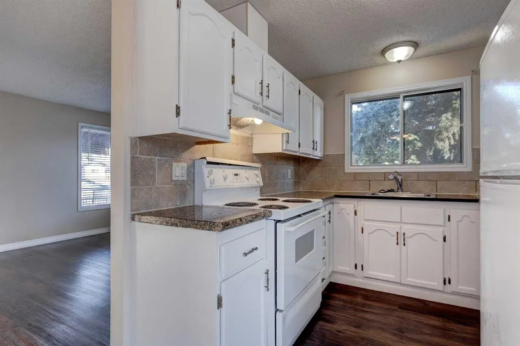 27 Castleridge Road NE