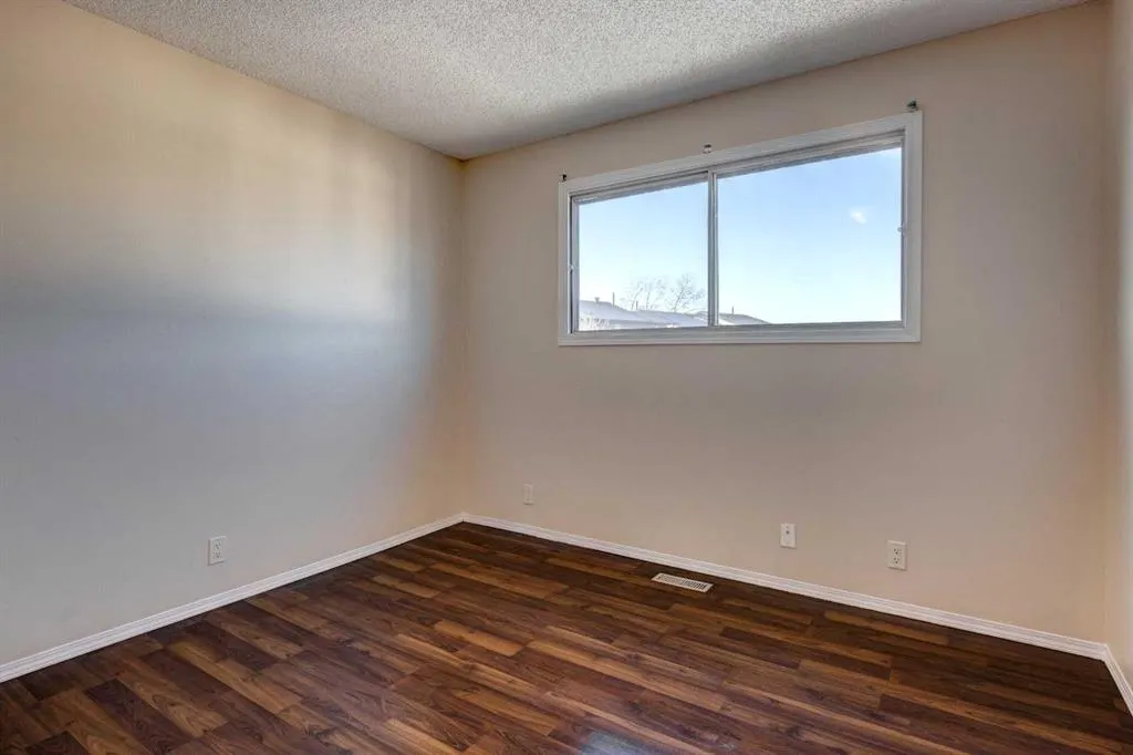 27 Castleridge Road NE