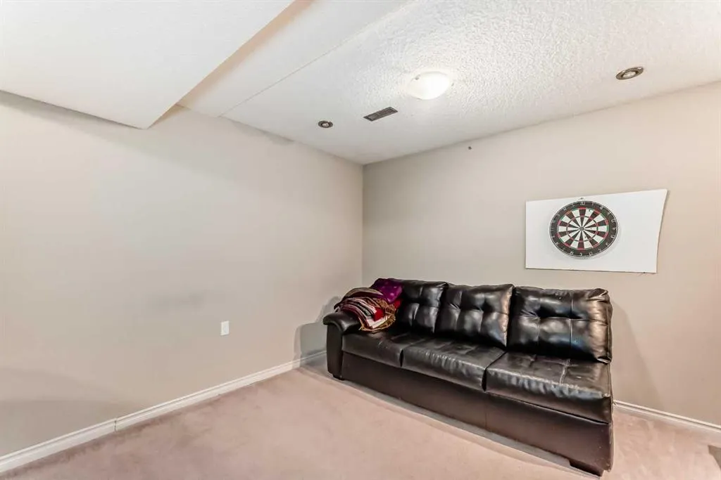 6735 Coach Hill Road SW