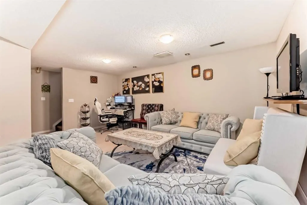 6735 Coach Hill Road SW