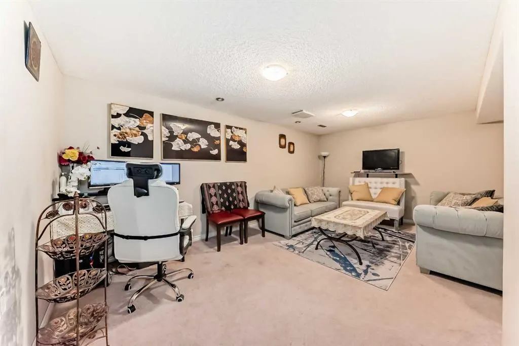 6735 Coach Hill Road SW