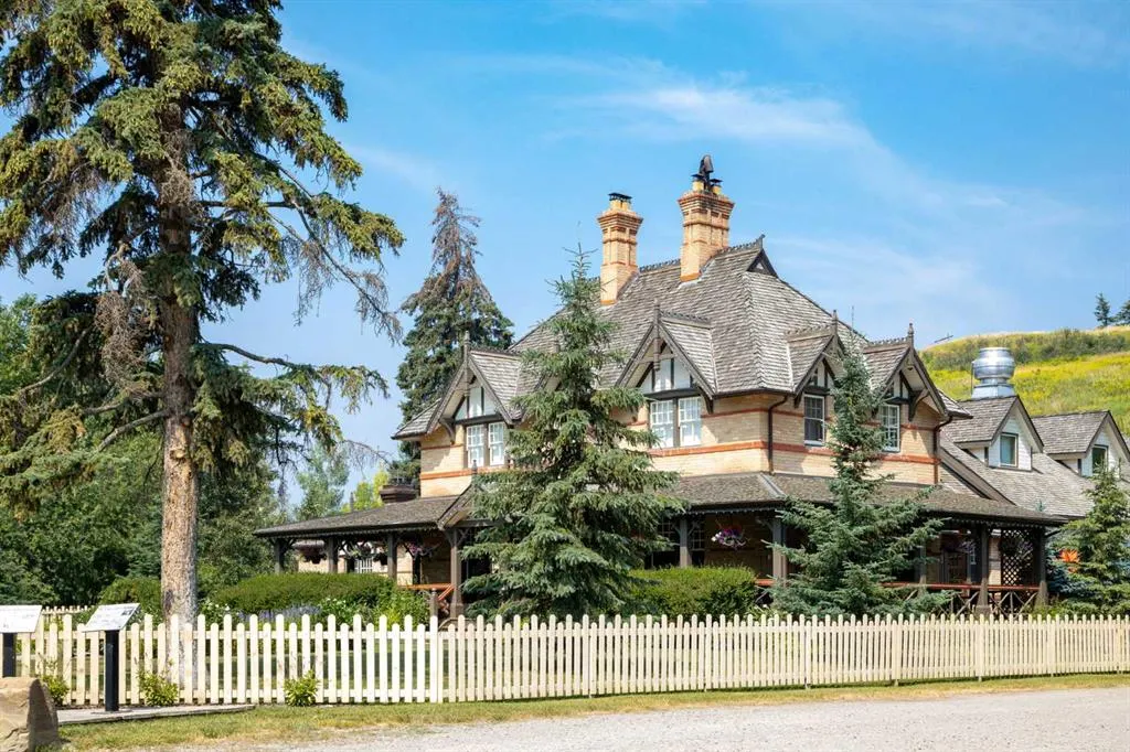 39 Canterbury Court SW