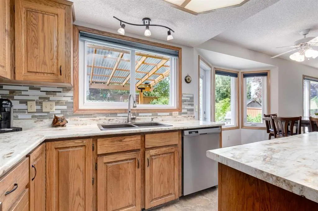 39 Canterbury Court SW