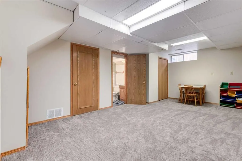 39 Canterbury Court SW