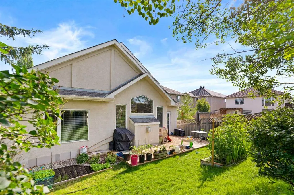 250 Strathridge Place SW