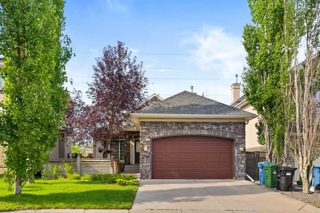 250 Strathridge Place SW