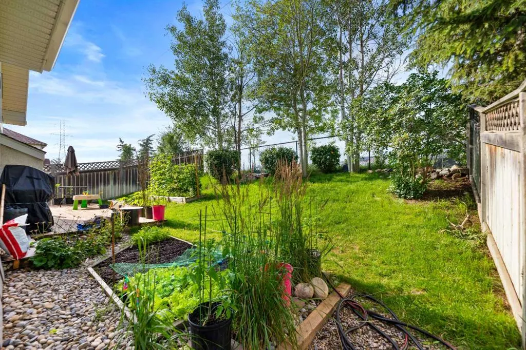250 Strathridge Place SW