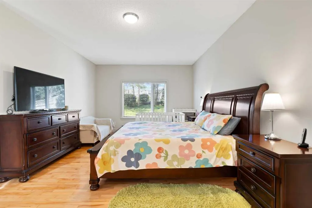 250 Strathridge Place SW