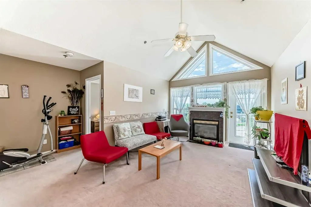 7 Harvest Gold Manor NE, #313