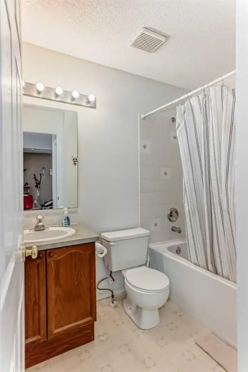 7 Harvest Gold Manor NE, #313
