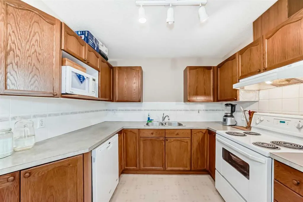 7 Harvest Gold Manor NE, #313