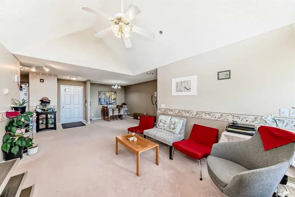 7 Harvest Gold Manor NE, #313
