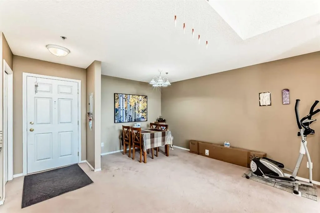 7 Harvest Gold Manor NE, #313