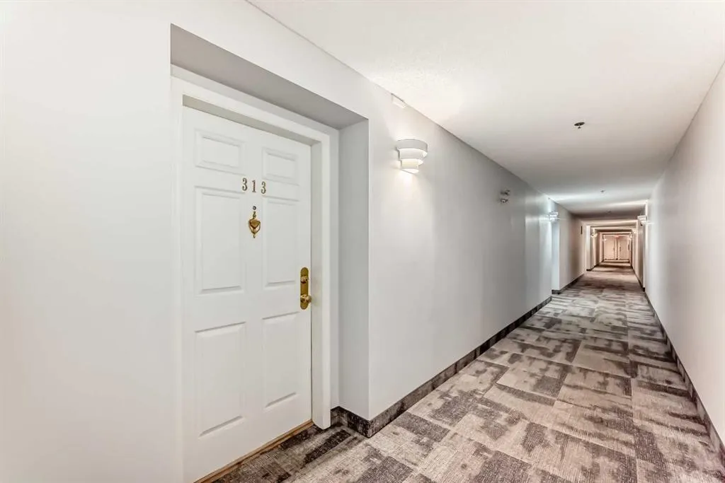 7 Harvest Gold Manor NE, #313