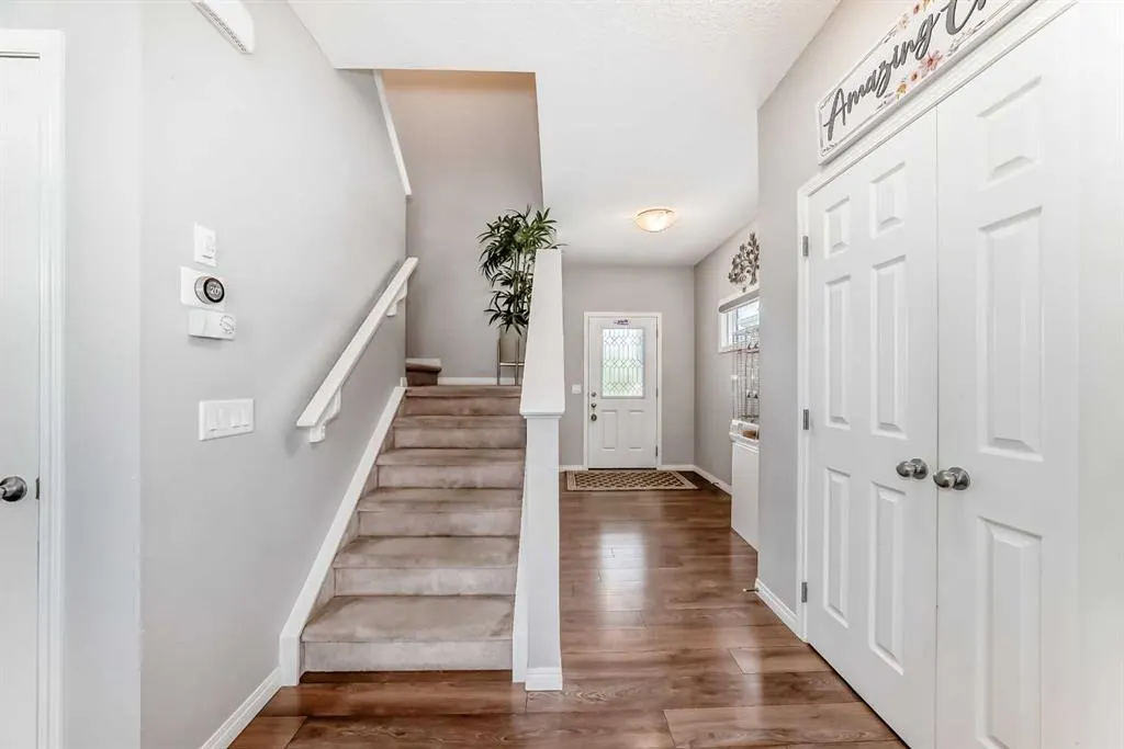 24 Hillcrest Avenue SW
