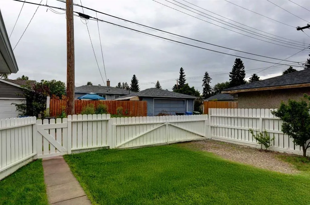 9619 Elbow Drive SW