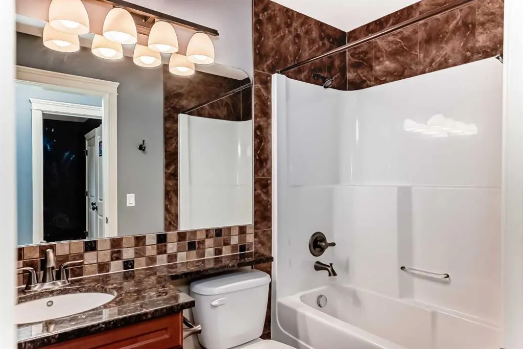228 Kingston Way SE