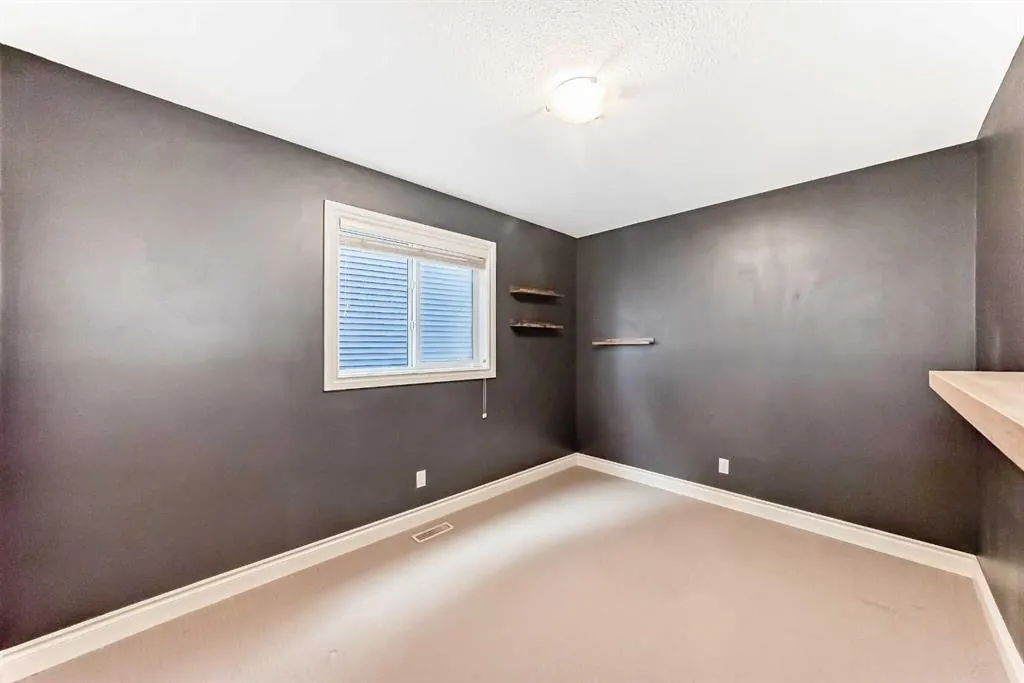 228 Kingston Way SE