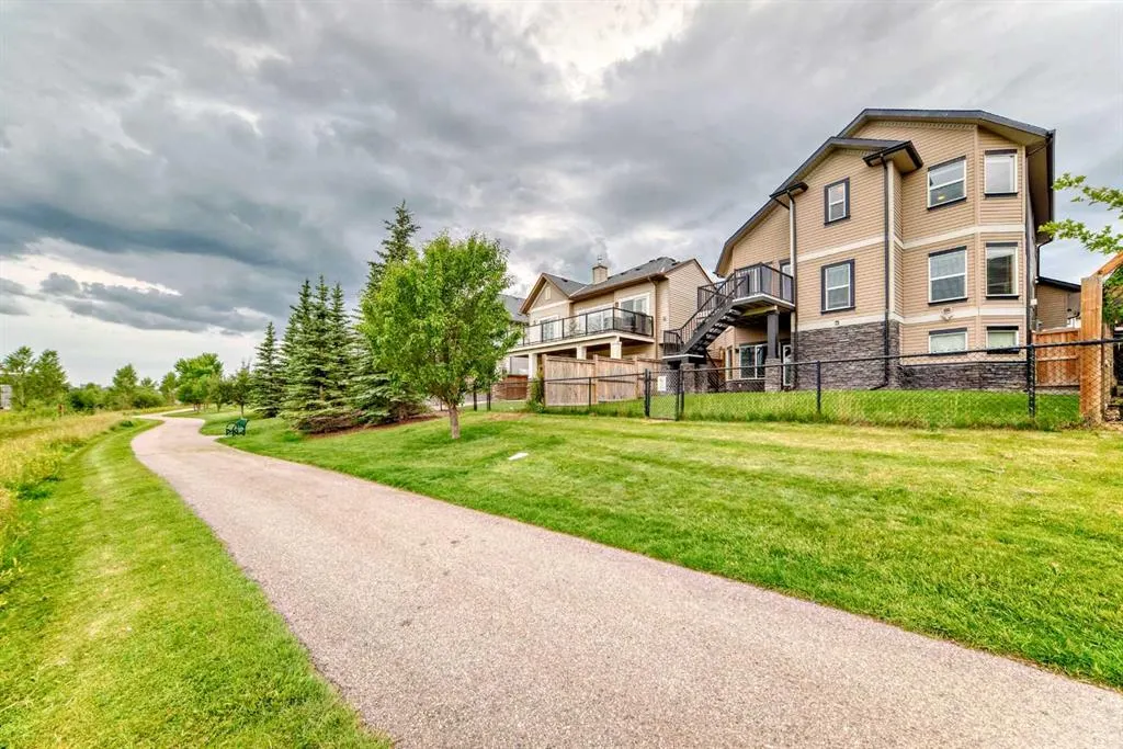 228 Kingston Way SE