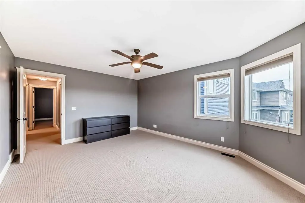 228 Kingston Way SE