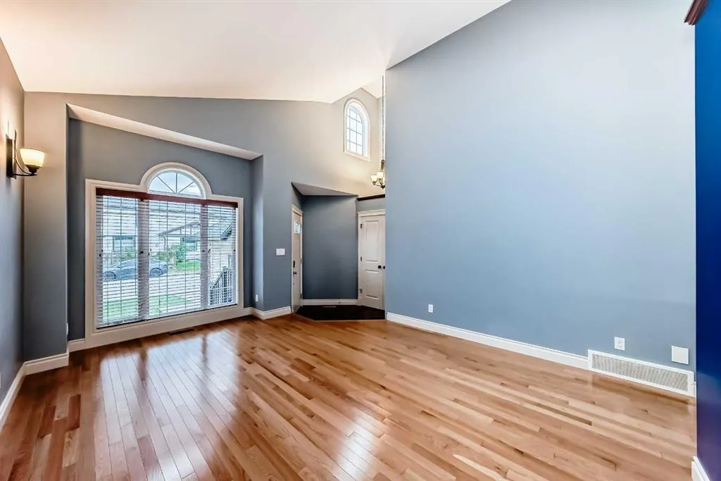 228 Kingston Way SE
