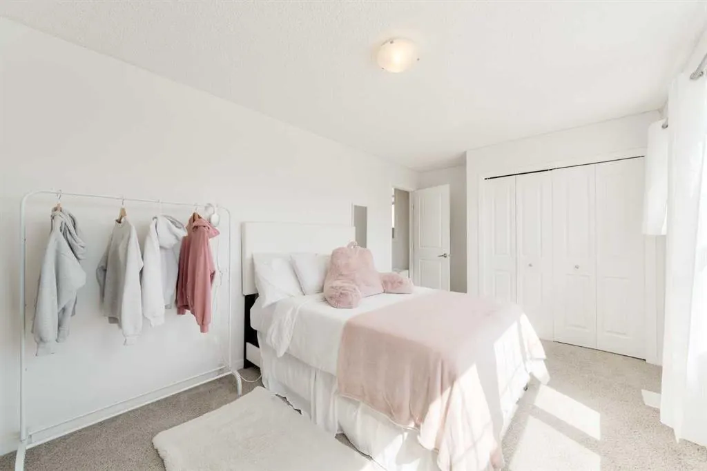 271 River Heights Crescent
