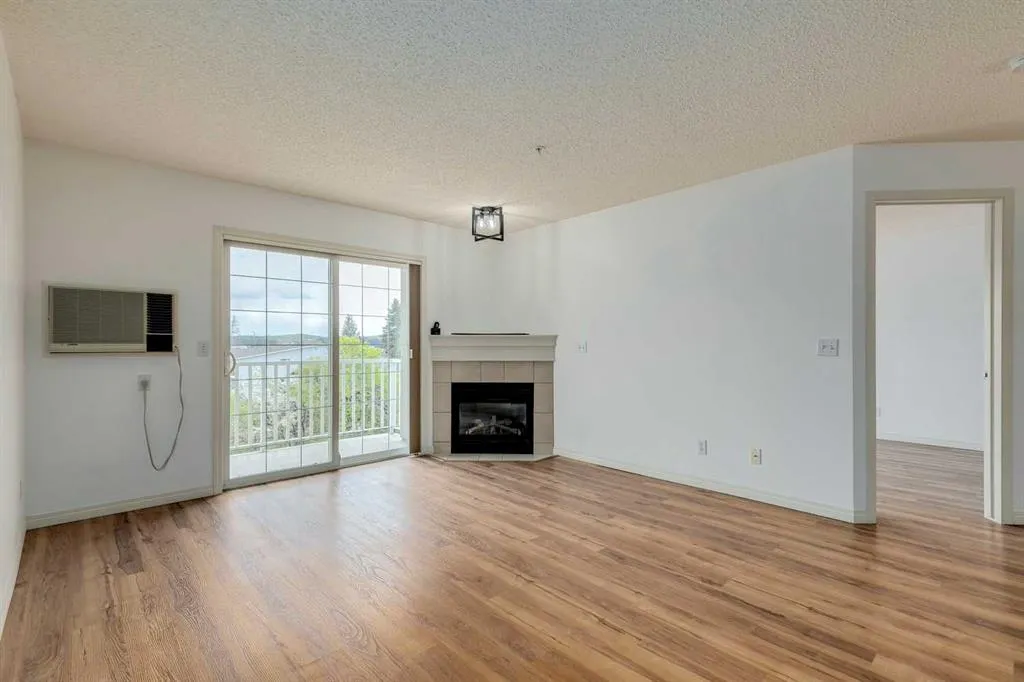 128 Centre Avenue, #301