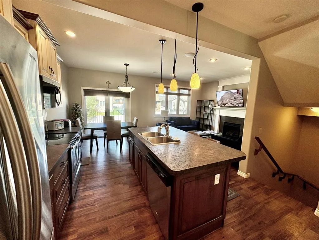 238 Viscount Drive SE