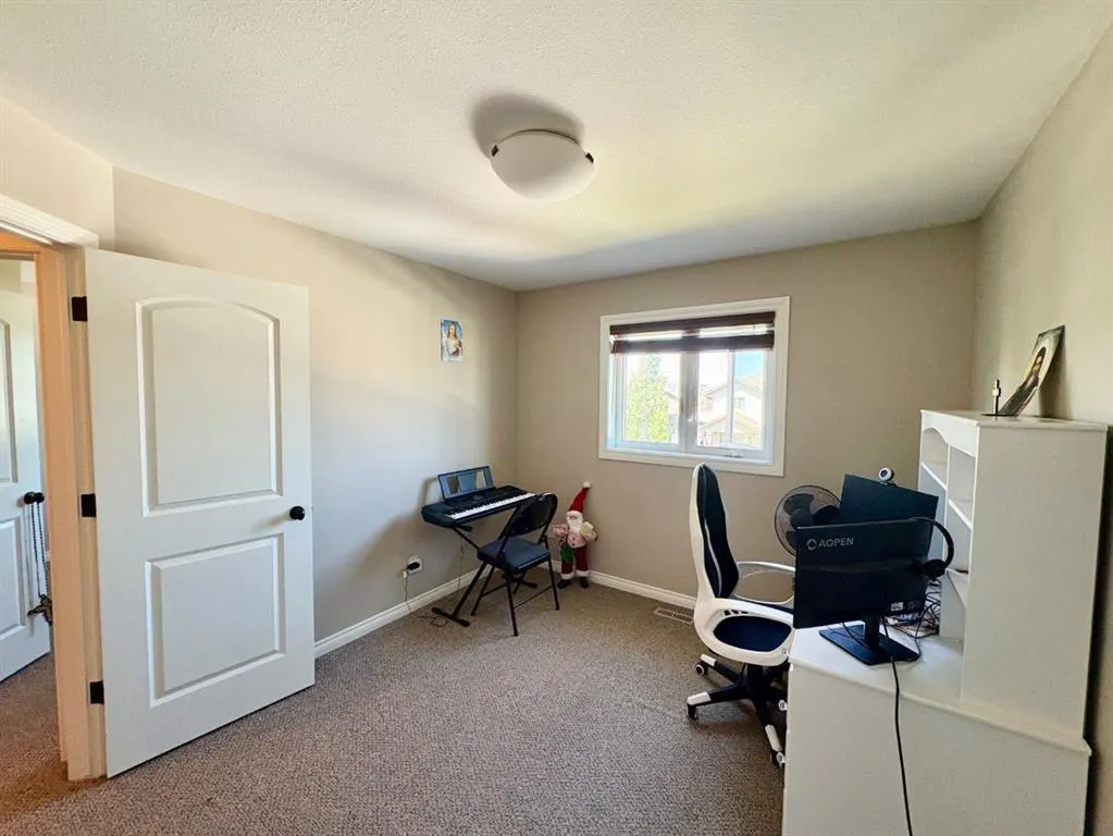 238 Viscount Drive SE