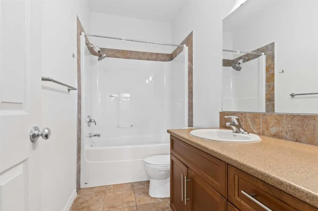 136 Fontaine Crescent, #3