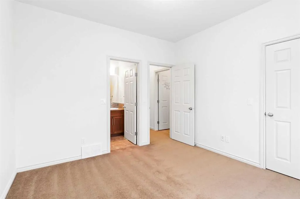 136 Fontaine Crescent, #3