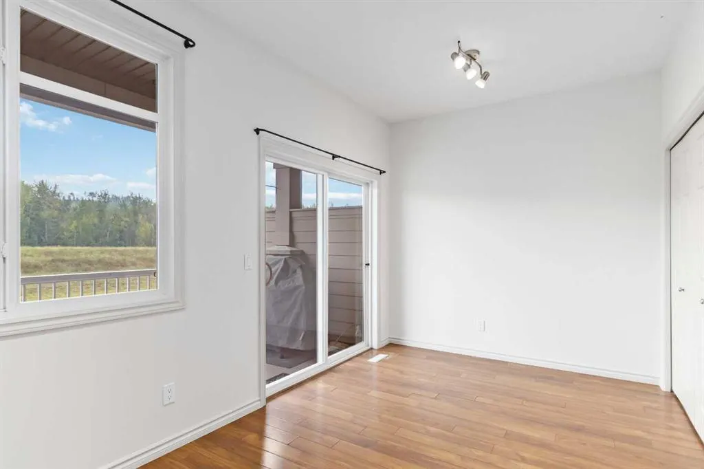 136 Fontaine Crescent, #3