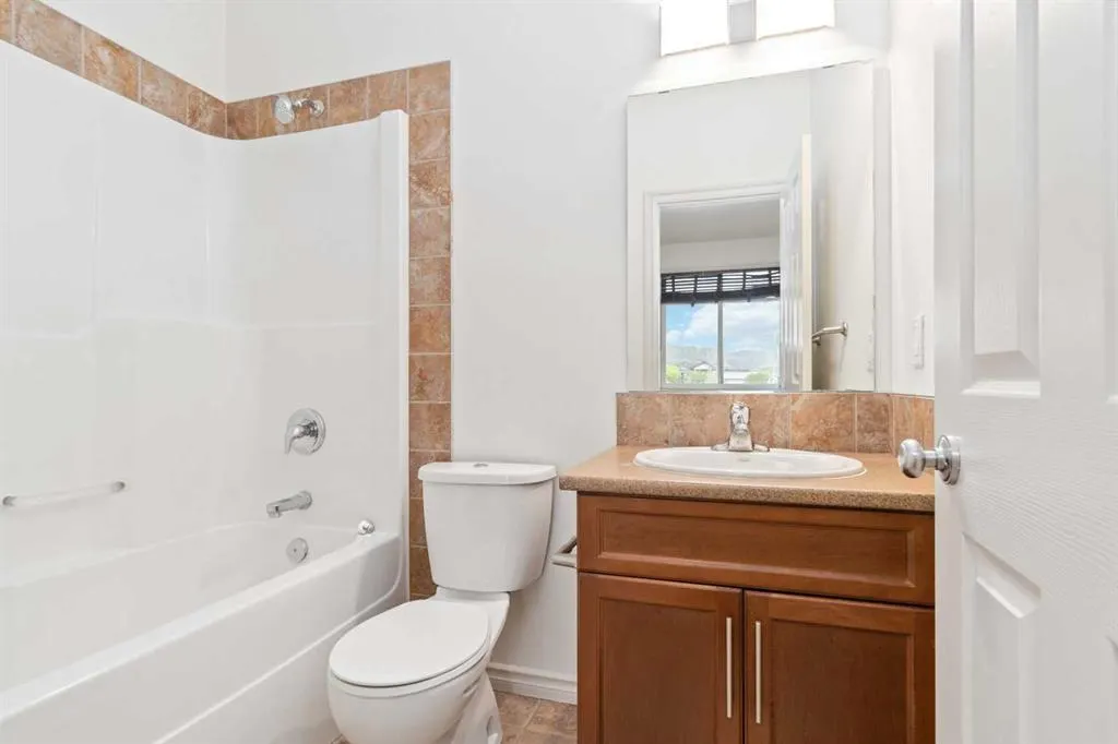 136 Fontaine Crescent, #3