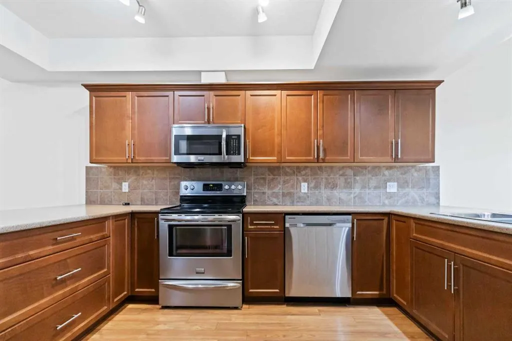 136 Fontaine Crescent, #3